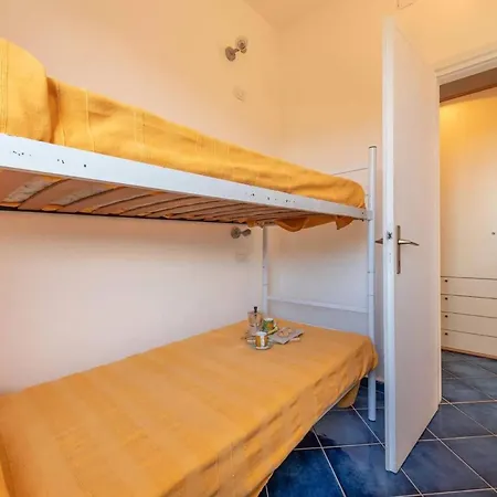 A Few Steps La Pelosa *