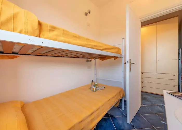 A Few Steps La Pelosa *